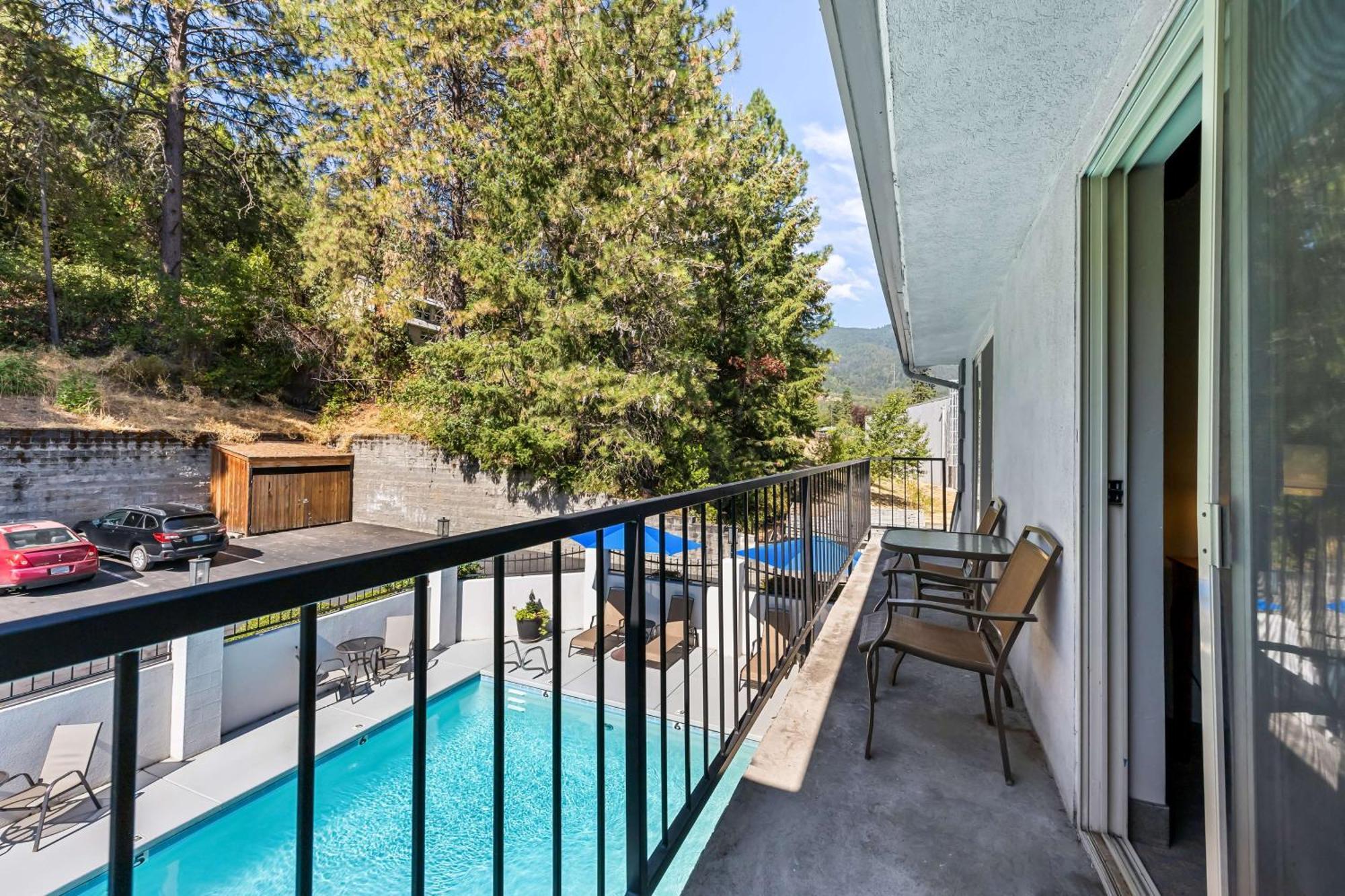 Best Western Inn At The Rogue Rogue River Εξωτερικό φωτογραφία